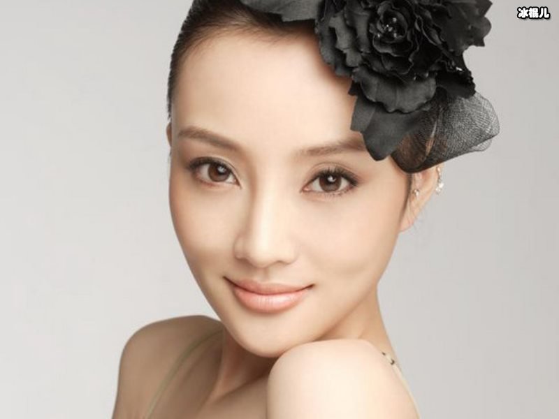 李小璐直播之后又发新单曲，回归工作轨道后越来越自信