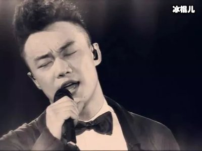 王杰一生孤孤单单，只因那个不爱他的妈妈埋下“祸根”