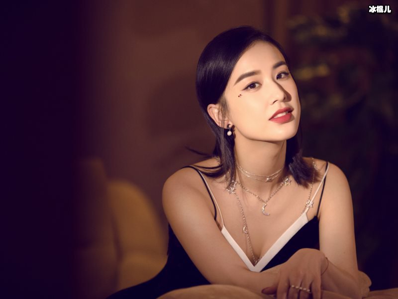 扬子有多爱黄圣依？不仅为她投资六部戏旗下艺人都长的像她