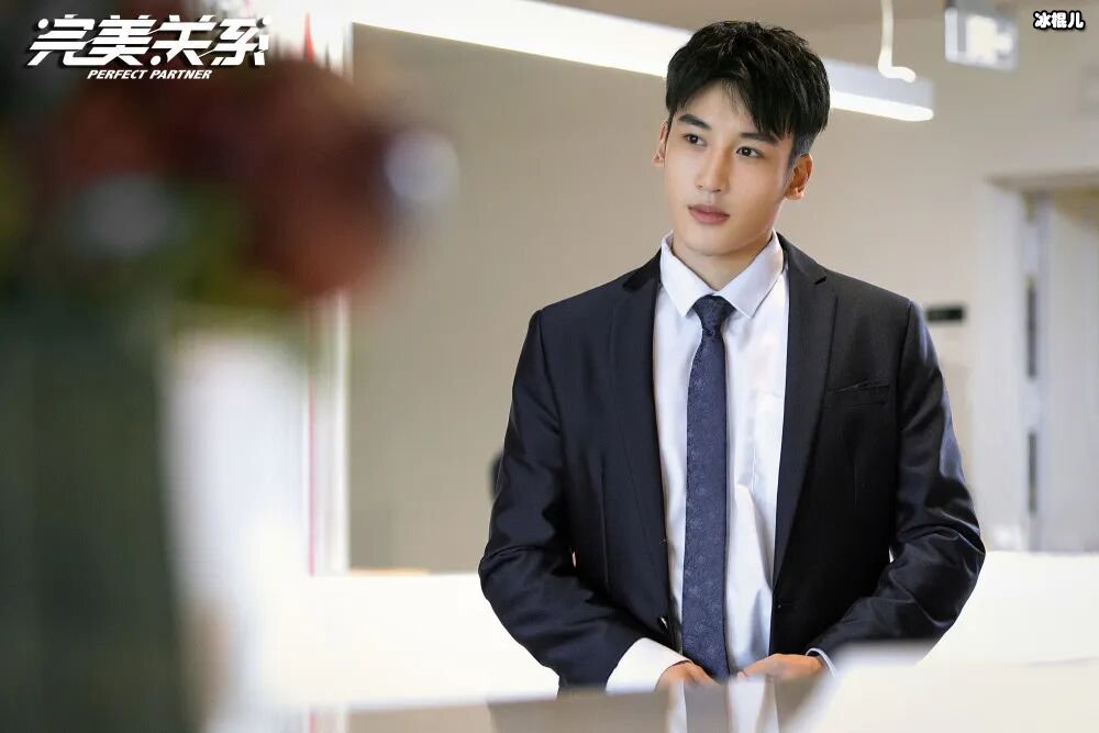 洪佳宁在《完美关系》中饰演黄轩助理，讨喜的人设受到观众喜爱