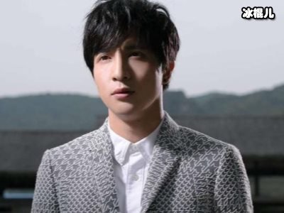 薛之谦揉面也不马虎，家中藏豪华厨房原来是美食高手