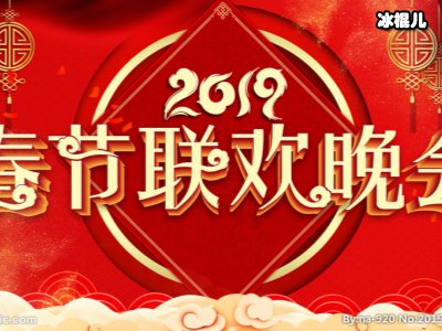 她是央视主持人18岁参加模特走秀，发生意外泳装不慎掉落