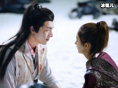 邢恩作为瓷妆品牌形象大使，实力演绎潮流彩妆