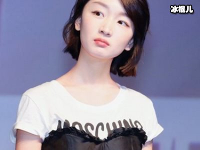 小个子周冬雨告诉你矮个也可以拥有长风衣，这样的搭配学起来