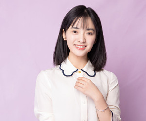 看了沈月杂志封面后网友一言难发  浓眉冷艳风的她你喜欢吗