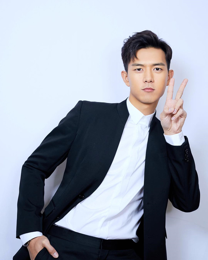 李现搞怪照片