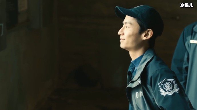 关铭洋为何帮梁炎东