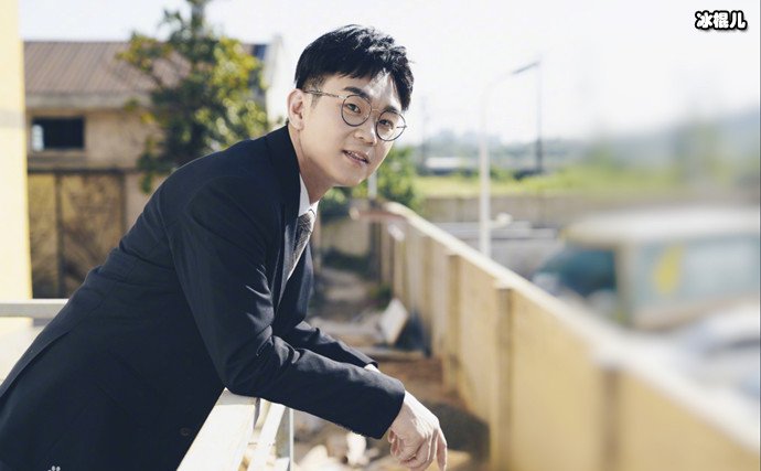董成鹏图片
