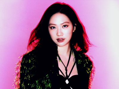甄子丹19岁女儿甄济如歌手出道，颜值与唱功引网友热议