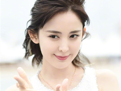 娜扎方辟谣恋情传闻，没新闻可以不写，太闲的找个班上吧