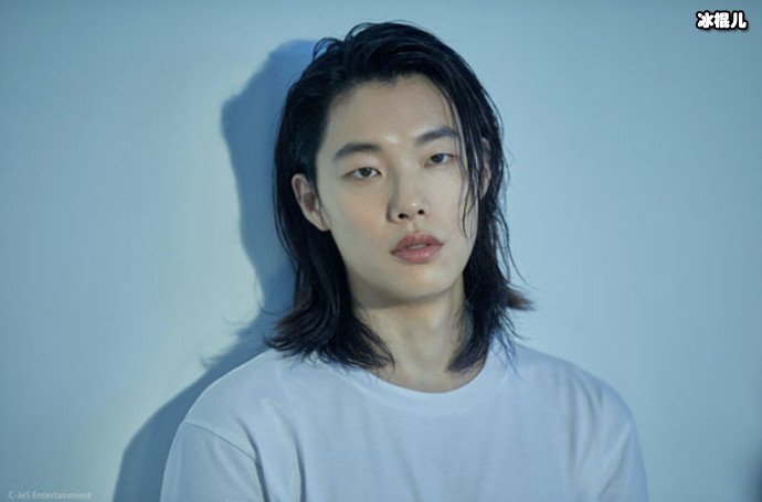 柳俊烈长发照
